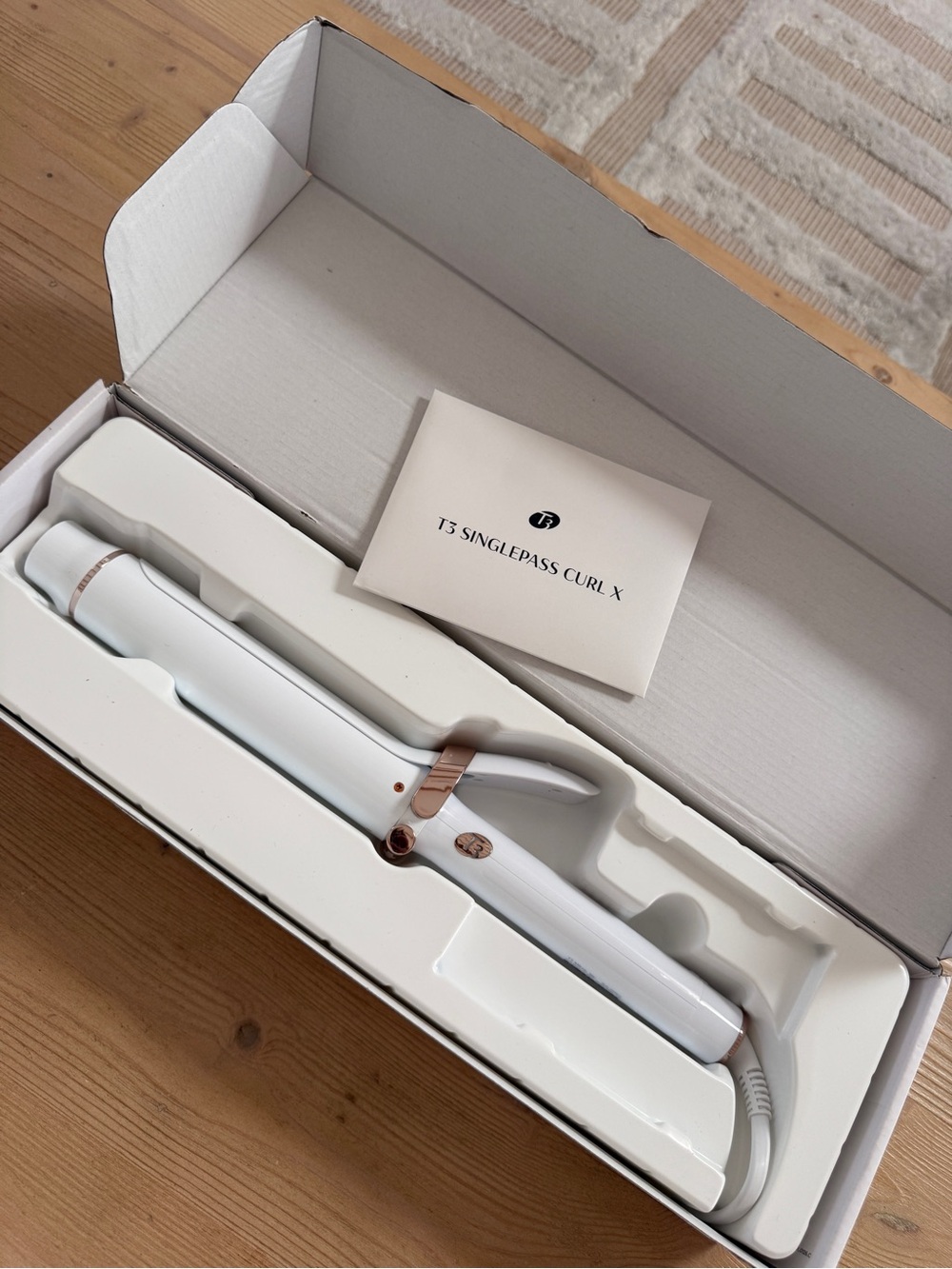 T3 SinglePass Curl X White & Rose Gold Curling Iron. 1.5”